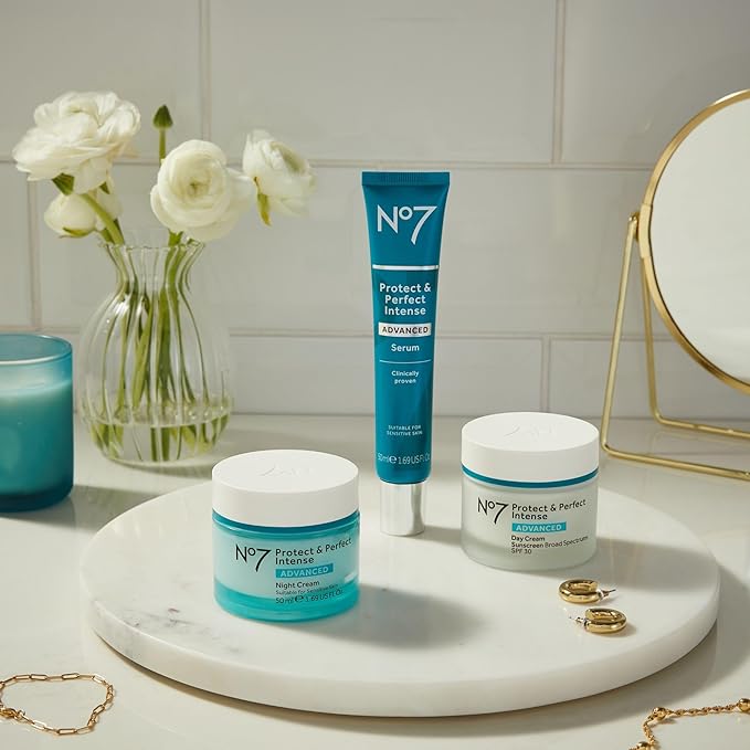 No7 Protect & Perfect Intense Advanced Fragrance-Free Day Cream SPF 30 - Anti-Aging Facial Moisturizer with Anti-Wrinkle Technology - Hydrating Hyaluronic Acid Cream for Radiant Youthful Skin (50ml)