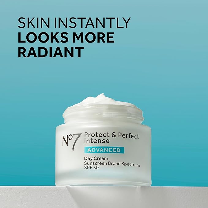 No7 Protect & Perfect Intense Advanced Fragrance-Free Day Cream SPF 30 - Anti-Aging Facial Moisturizer with Anti-Wrinkle Technology - Hydrating Hyaluronic Acid Cream for Radiant Youthful Skin (50ml)