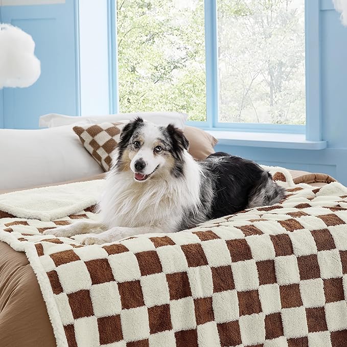 LE SURE Waterproof Dog Blanket for Large Dogs - Washable Double Sided Dog Blankets with Warm Jacquard Shag and Soft Sherpa Fleece, Pet Cat Blanket for Couch Protection, 3D Textured Checks, Brown